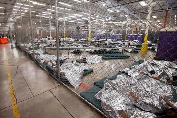 Estados Unidos viola derechos al detener familias y menores sin documentos, acusa la CIDH