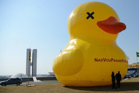 Protestan en Brasil contra inminente alza de impuestos; no voy a pagar el pato, la consigna