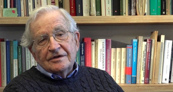 Noam Chomsky habla de Bernie Sanders, Jeremy Corbyn y el potencial de la gente común para traer un cambio radical
