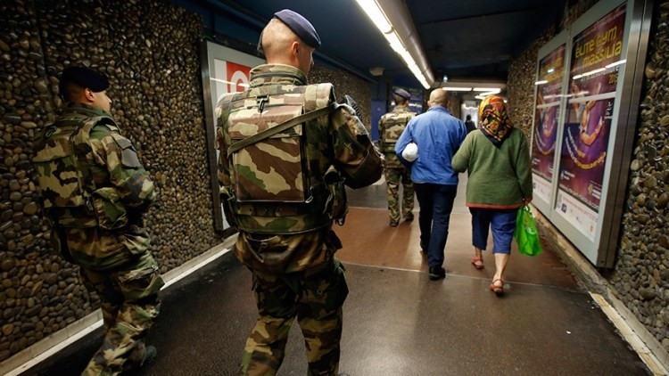 Europa, en camino de convertirse en Estado policial; riesgo de ataque químico en Francia