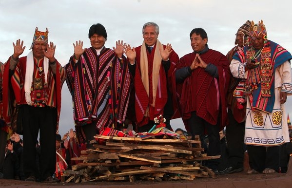 Evo celebró su década ganada con un rito aymara