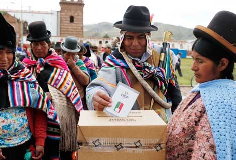 4f3f407658604bf12a357e7795212973 El Sí y el No a Evo se contaban voto a voto