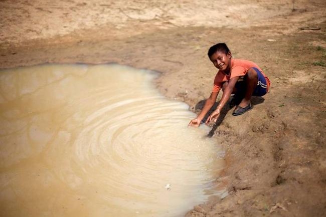 En La Guajira, los Wayúu mueren de sed, mientras el gobierno colombiano sigue autorizando la desviación de ríos a las empresas mineras