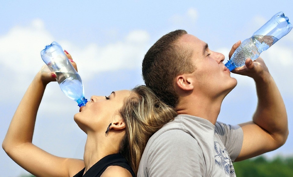 Agua embotellada: Los puntos clave del fraude del siglo