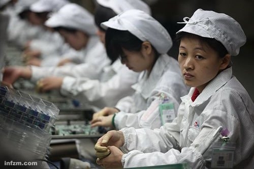 La firma tecnológica Foxconn remplazará en China a 60 mil empleados con robots