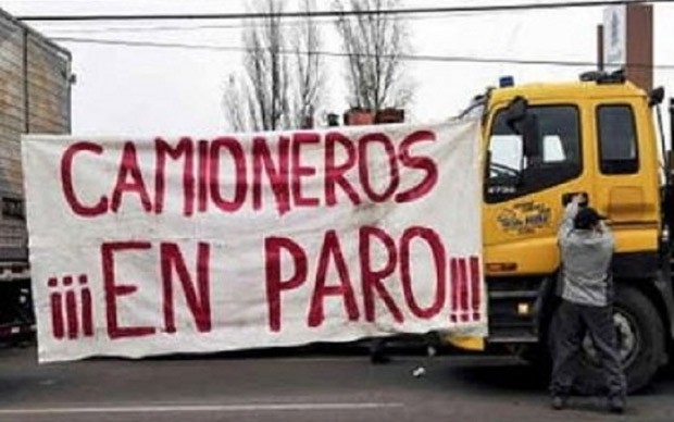 Camioneros continúan haciendo “alto en el camino”