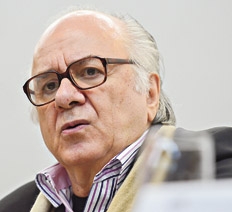 “Los más poderosos son quienes más salen del juego democrático para después imponerlo a los de abajo”