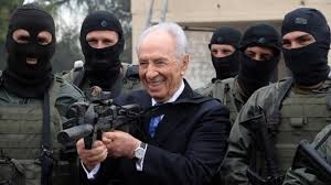 Peres: un “pacifista” de huella sangrienta