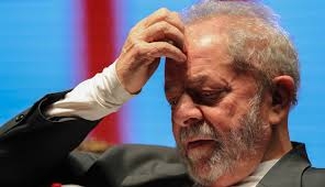 Para defenderse, Lula se lanza al ataque