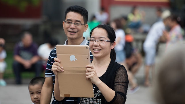 China le para los pies a Trump: amenaza con vetar los iPhones si el magnate cumple sus promesas proteccionistas