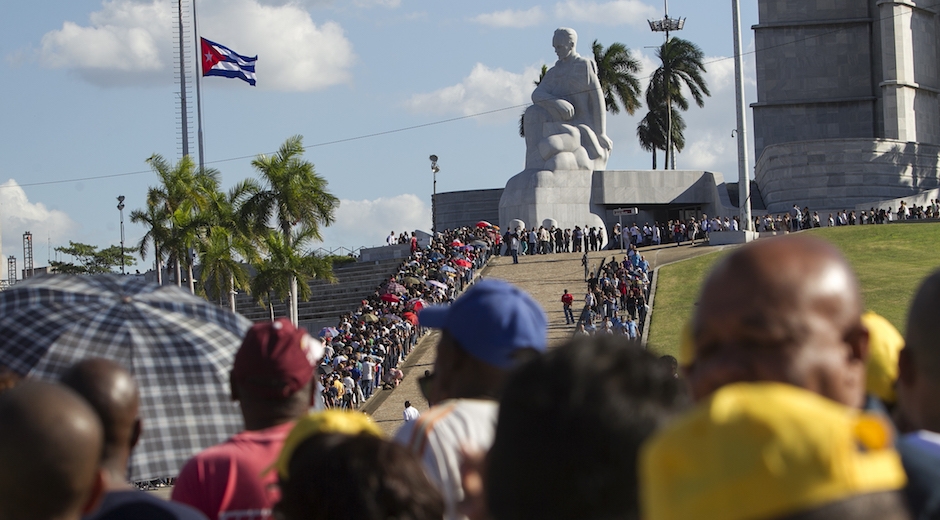 El adiós comenzó en la Plaza de la Revolución