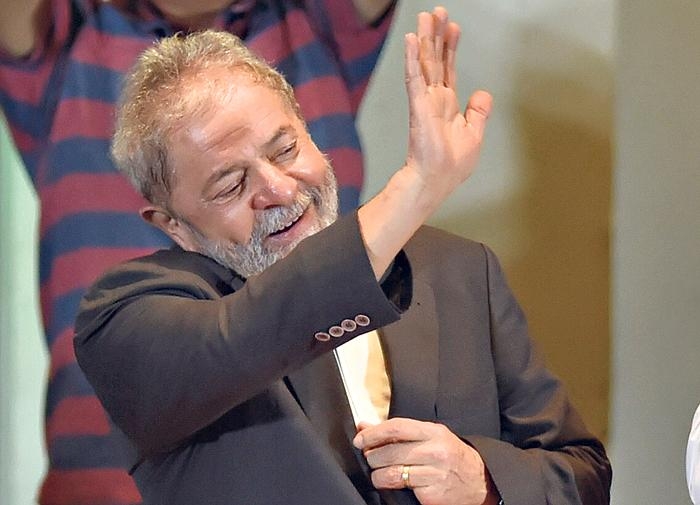 Lula suma imagen, Temer toca fondo