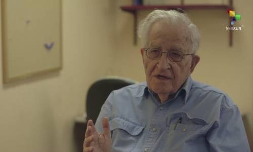 Trump está dando a las élites todo lo que quieren: Chomsky