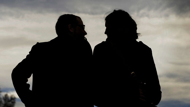 Los hijos del poliamor crecen: “La otra pareja de mi madre forma parte de mi familia”