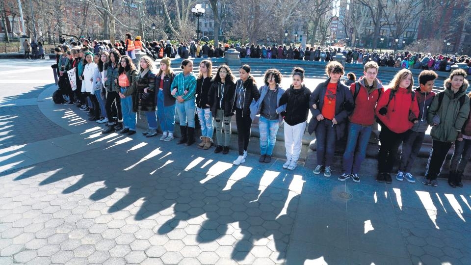 Miles de alumnos de EEUU alzan la voz por un mayor control en la venta de armas