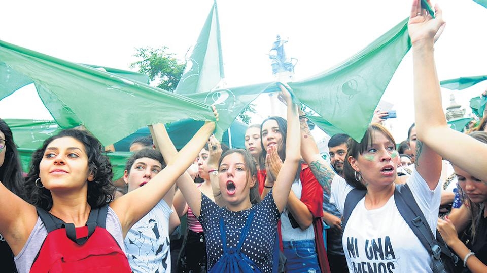 9359d0bc29552b457ba2acf1d2b57d5a La politización del deseo