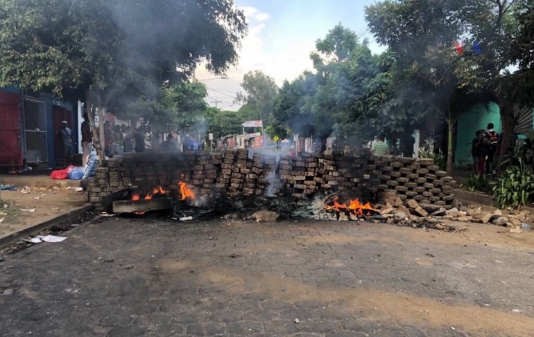 2f98d9f1ad976f2f926ed9a69b35416e Se multiplican las barricadas en barrios de la capital de Nicaragua
