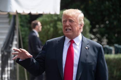 047e3bb6a5bbb48ceffc7ce8fdcbd4be Se intensifica pugna en EU contra el presidente Trump