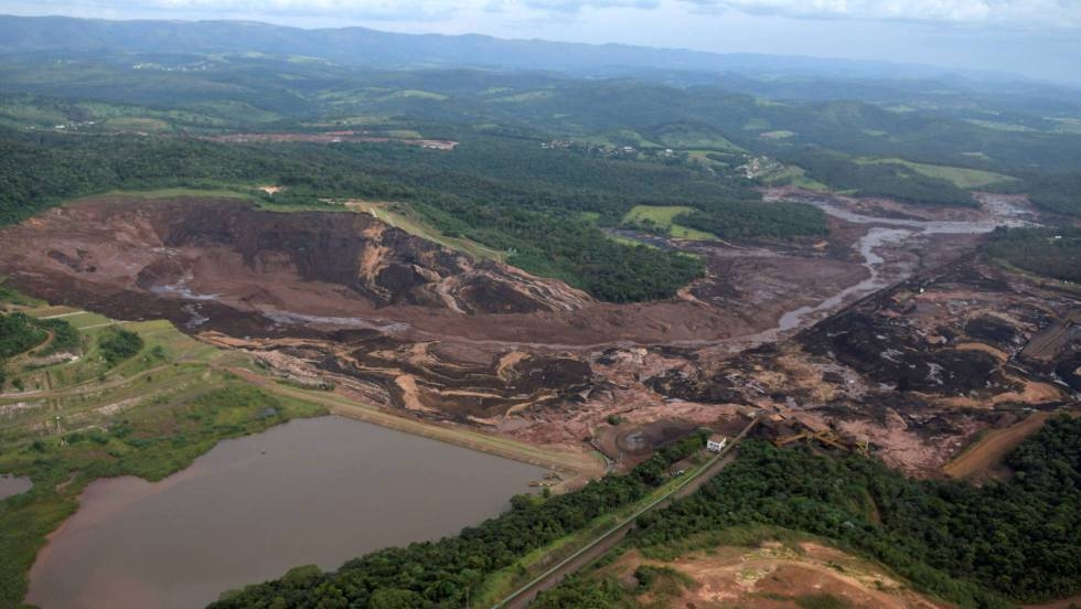 Al menos nueve muertos y 300 desaparecidos tras romperse una represa minera en Brasil