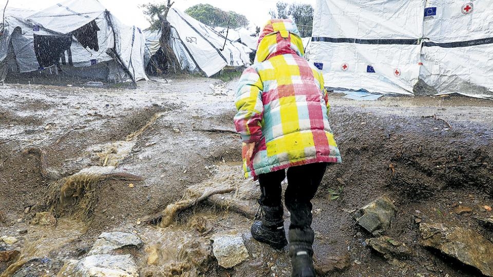 Campos hacinados, sucios y sin medicamentos