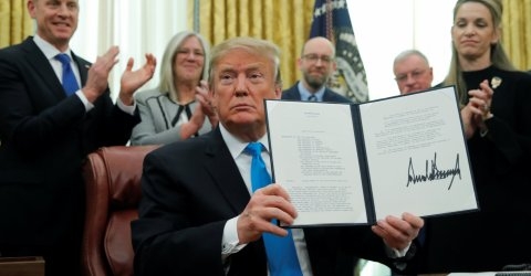 Trump firma una orden para crear la Fuerza Espacial de EEUU