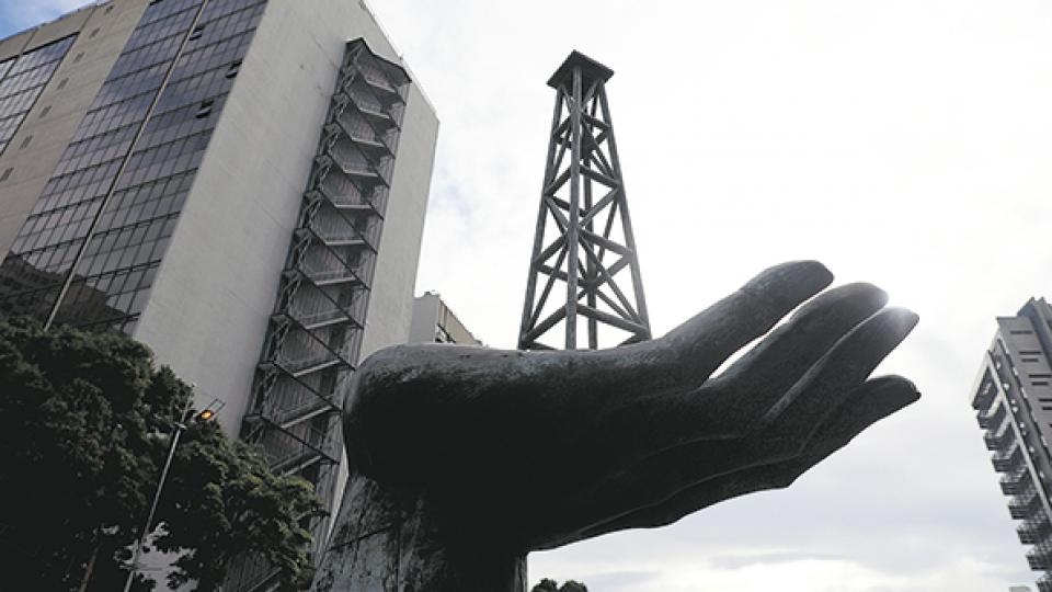 La oposición va por Pdvsa