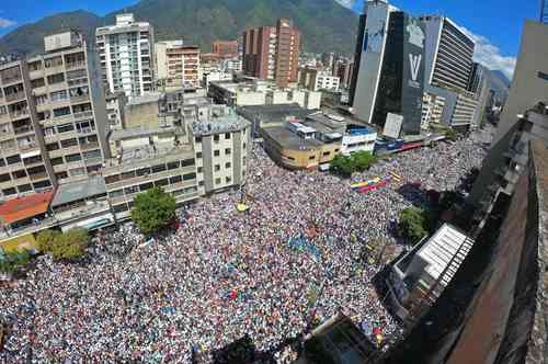 eaebd7b759f32cb891cdc7eb3c8efab7 Maduro pugna por que “los tambores de guerra” se alejen