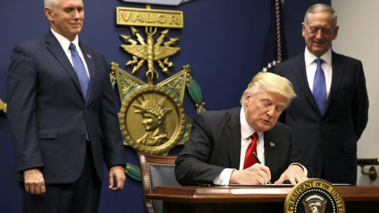 Trump reaviva hoy la pugna contra Cuba con la Helms-Burton