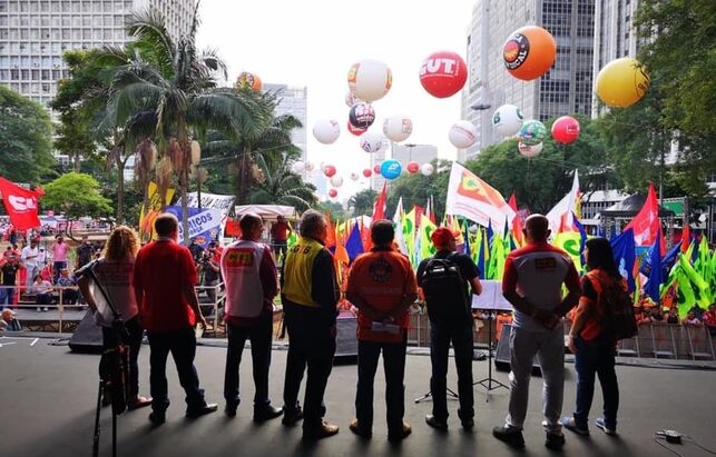 Bolsonaro consigue lo nunca visto en Brasil: unión sindical en el 1 de mayo y rumbo a la huelga general