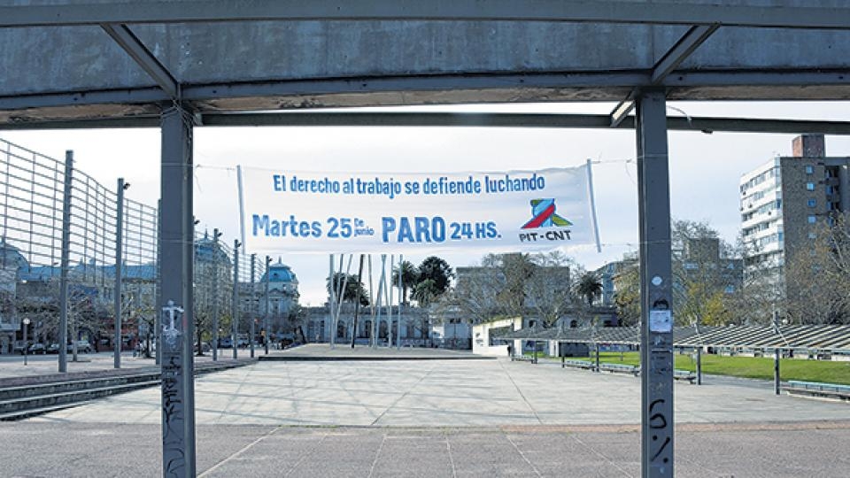 Un Uruguay de calles desiertas
