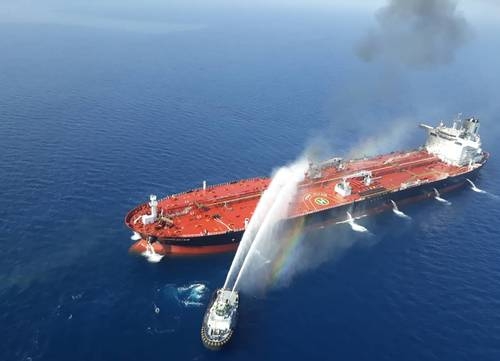 Pérfidas llamas petroleras cerca del estrecho de Ormuz: escalada de Trump vs Irán