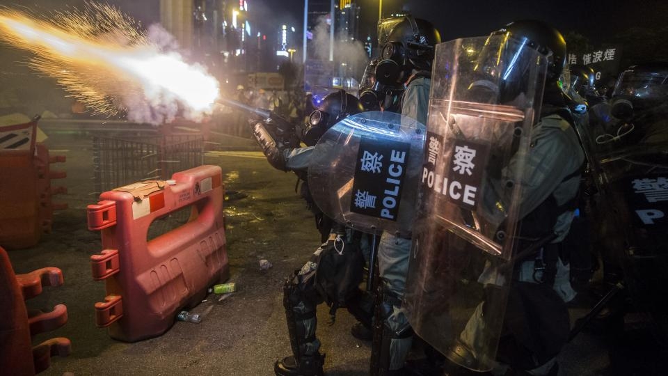 Reprimen nuevas protestas en Hong Kong