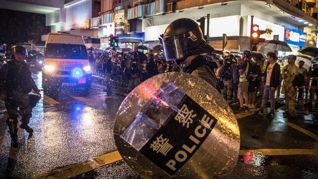 Decenas de detenidos durante uno de los fines de semana más violentos en Hong Kong desde el inicio de las protestas