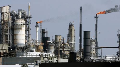 Si “no sirven” las refinerías, ¿por qué Estados Unidos tiene 135?