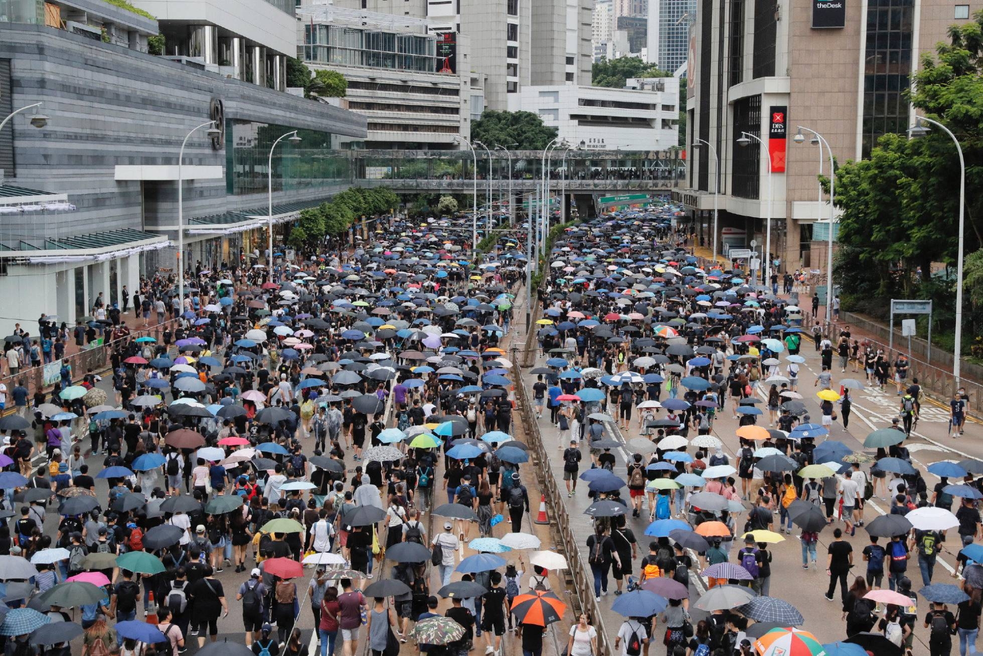 Hong Kong vive su jornada más tensa desde el inicio de las protestas