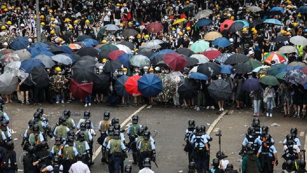 El analista de arriba y la calle