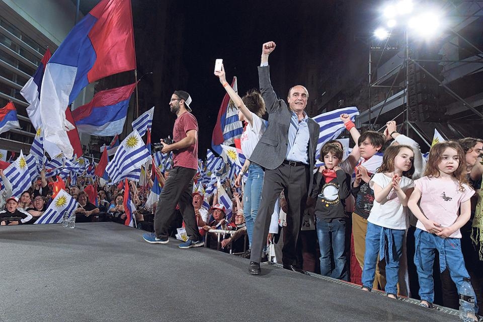 Elecciones en Uruguay: ganó Martínez pero habrá ballotage