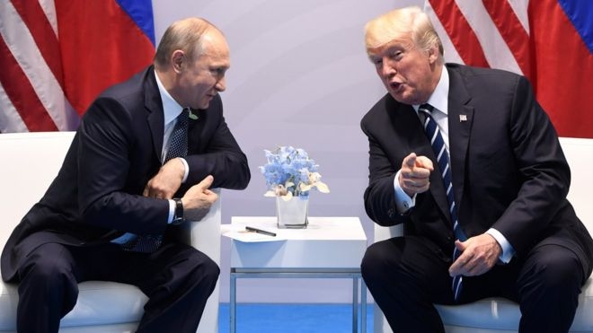 Trump se derrumba, Putin acecha