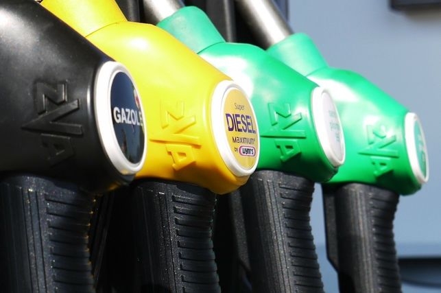 Los ecologistas rechazan la ‘gasolina verde’ de las petroleras: “Su producción necesita un volumen de energía de locos”