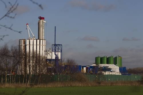 El primer ministro británico, Boris Johnson, aplica la moratoria al fracking debido a sismos