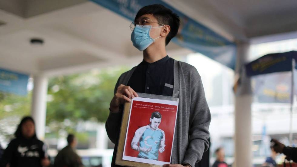 Hong Kong mantiene el pulso contra China y añade la causa de la minoría uigur a sus demandas