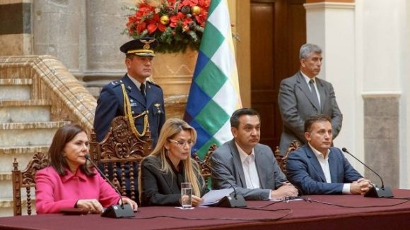 Gobierno golpista de Bolivia expulsa a embajadora de México y cónsul de España
