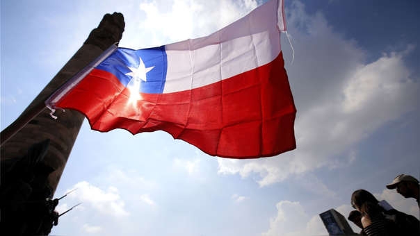 Chile decidirá el futuro de su Constitución el 26 de abril en un referéndum 