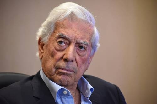 El evasor fiscal Mario Vargas Llosa alucina la catástrofe neoliberal de Chile // Sufre Alzheimer económico // Coeficiente Gini