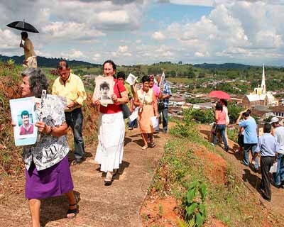 89d34bc5c67b89417cf5aa14f9744dcc La incansable lucha de una monja para que las víctimas de una masacre en Colombia no caigan en el olvido