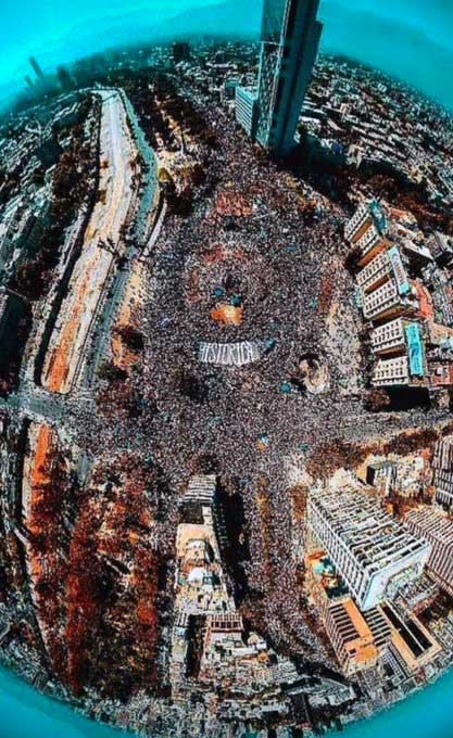 Postales del 8M en el mundo: pañuelos en Argentina, piedras en Pakistán y gases lacrimógenos en Turquía