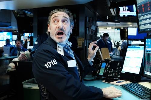 Inútil oxígeno de  la Fed; el pánico  hunde a Wall Street