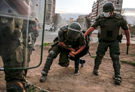 8ae0cdccd837e72333ebb7efb8579d7e Se reaviva la protesta social en Chile, pese al toque de queda