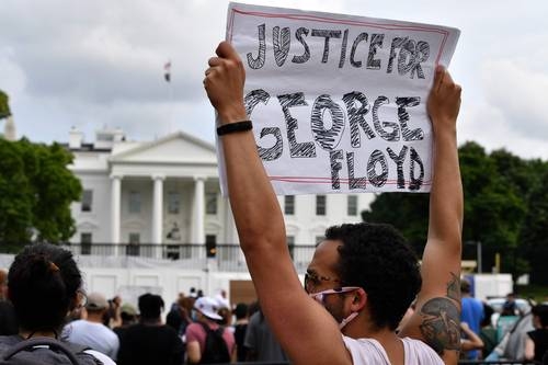 Aumenta la ira en Minneapolis; Trump amenaza a manifestantes