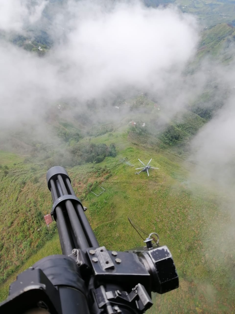 ¿Cuál es la razón de la presencia abierta de tropas de los Estados Unidos en Colombia?